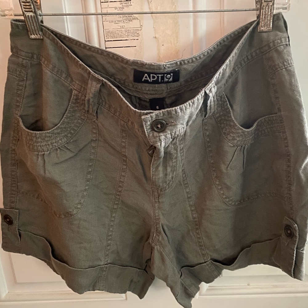 Apt 9 size 6 100% linen shorts.